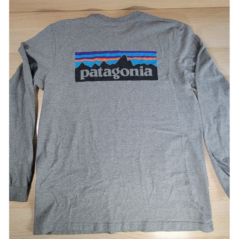 Patagonia Mens Long Sleeved Shirt Size Medium P-6 Logo Responsibili-Tee Gray